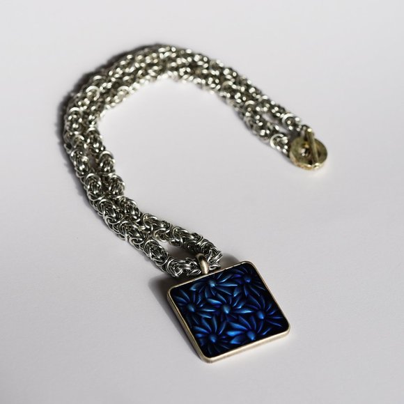 Handmade Flower Pendant Necklace - Picture 2 of 3